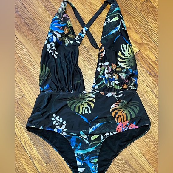 SHEIN Other - SHEIN backless Swimsuit